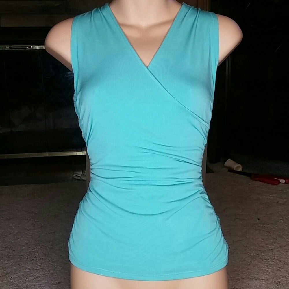 Cinched wrap low-V tank